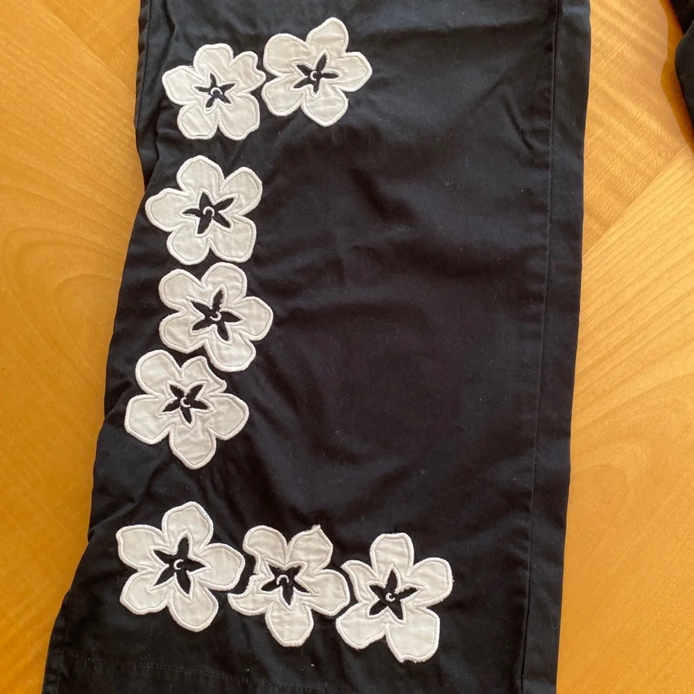 Liz Claiborne Women Michaela Black White Floral Ankle Length Pants Size 8P - Picture 2 of 7